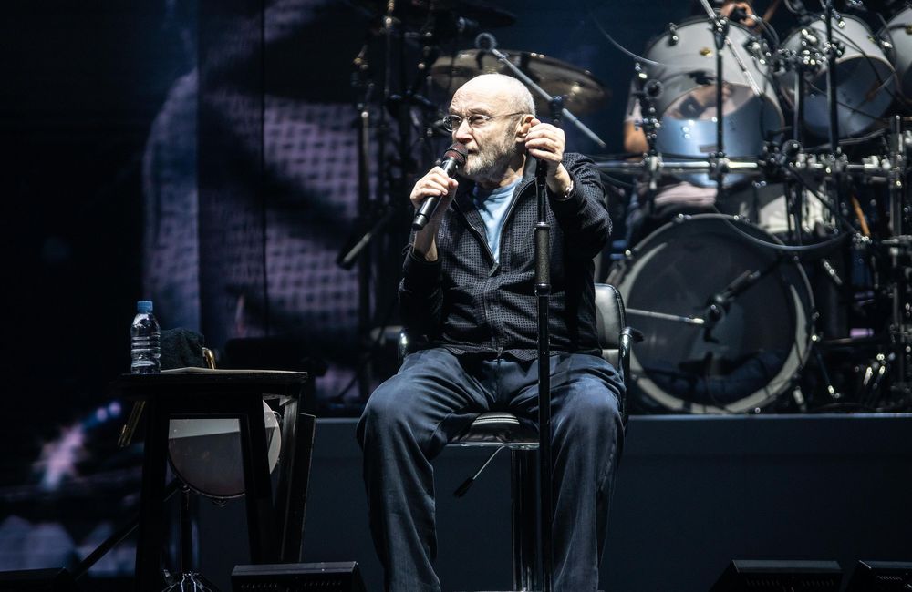 « J’ai une infirmière à domicile 24h/24 » : Phil Collins donne des nouvelles de sa santé