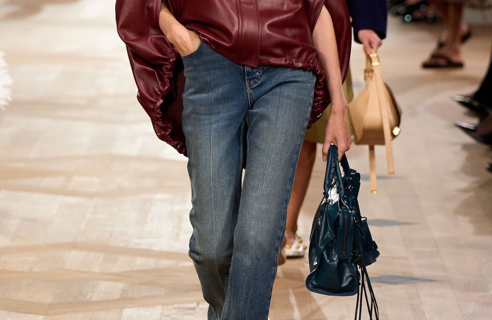 D'après les défilés, voici les 8 tendances jeans que l'on portera en 2026
