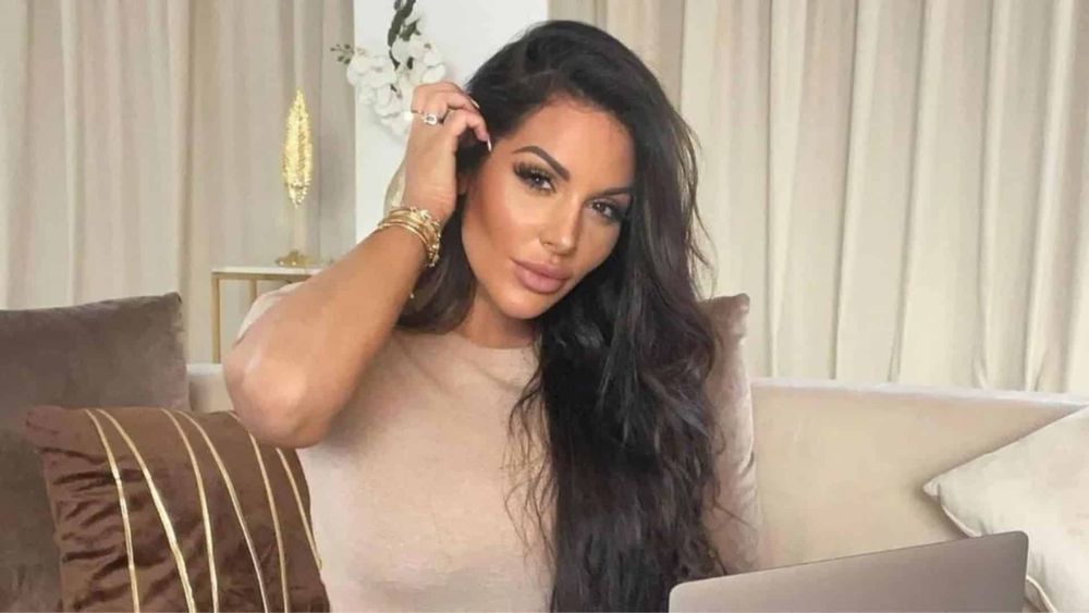 "Je suis amoureuse" : Laura Lempika en couple ? Elle fait des révélations sur sa situation sentimentale !