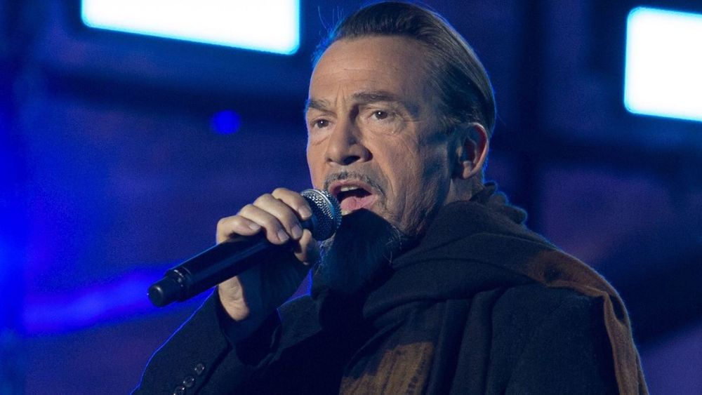 Florent Pagny, adepte de la chirurgie esthétique ? Le chanteur de 63 ans dévoile l'opération qu'il a subie trois fois