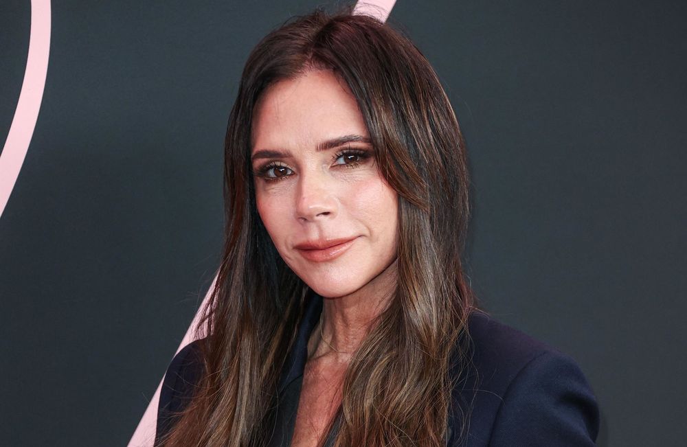 Victoria Beckham a 50 ans : voici ses produits et soins anti-âge préférés