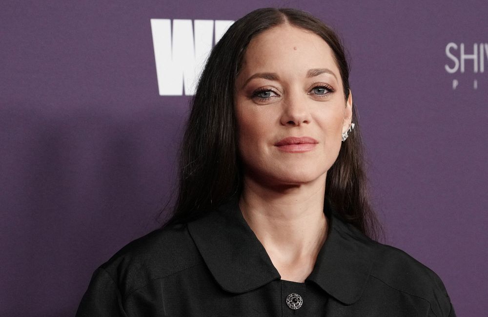 Dans « The Morning Show », Marion Cotillard apparaît avec le carré star de la rentrée