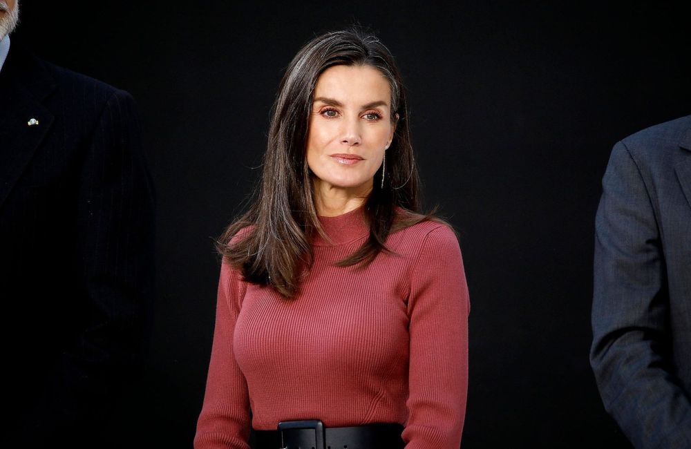 Letizia d’Espagne : on s’inspire de sa façon d'accessoiriser une robe en maille