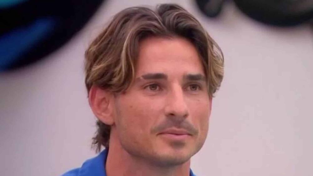 : Secret Story : une séquence étrange avec Maxence le soir de la finale interpelle fortement les internautes !Secret Story : une séquence étrange avec Maxence le soir de la finale interpelle fortement les internautes !