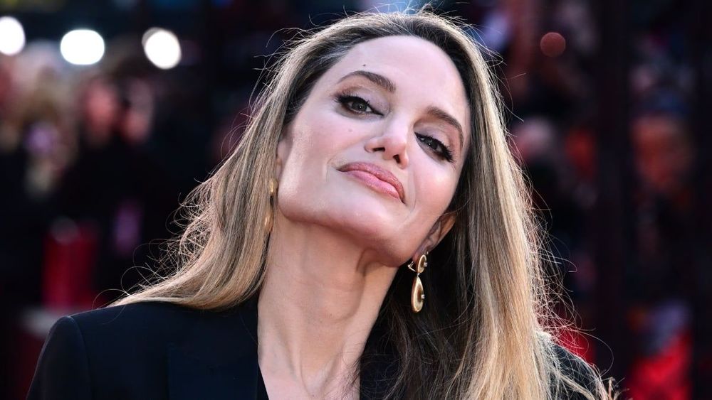 Angelina Jolie en couple avec Akala : sa demande surprenante à son ex Brad Pitt