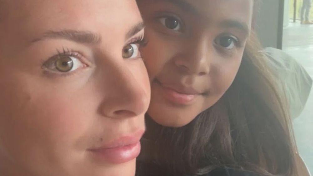 "Ma fille se frotte la peau pour…" : la fille d'Emilie Fiorelli victime de harcèlement et de racisme à l'école, son cri du cœur !