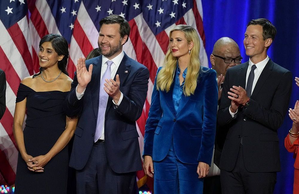 Présidentielle américaine : le tailleur bleu d’Ivanka Trump, pied-de-nez à la politique de son père ?