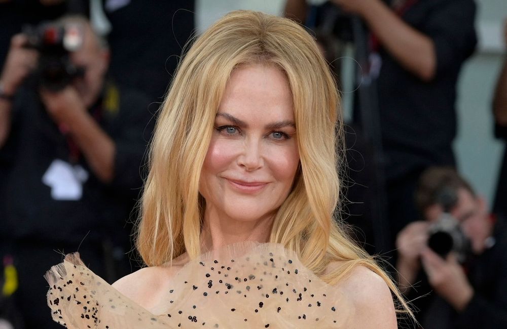 Mermaid hair : Nicole Kidman adopte cette coiffure idéale pour les cheveux ondulés