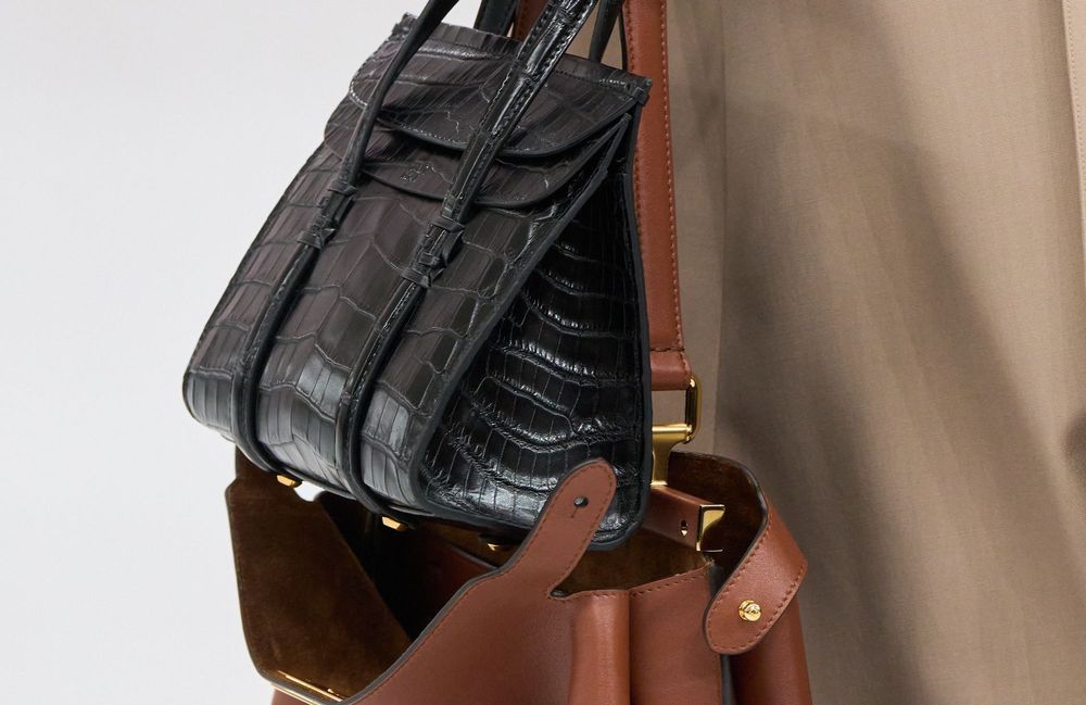 Fendi confirme la tendance du double-sac à la Fashion Week de Milan