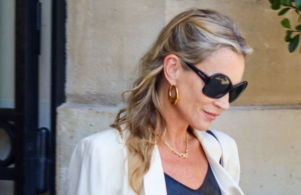 Canicule à Paris : Kate Moss dévoile son astuce mode pour rester élégante malgré la chaleur