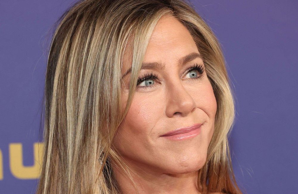 La maquilleuse derrière le glow de Jennifer Aniston lance un produit bronzant révolutionnaire