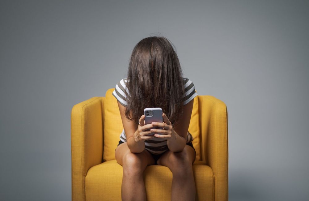 L'édito de ELLE : le silence de la génération Z est-il si grave que ça ?