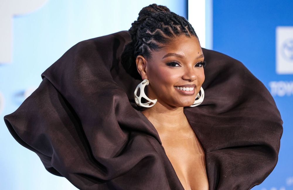 Halle Bailey évoque l’impact de la maternité dans sa carrière : « C’est une source d'inspiration formidable »
