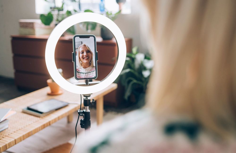 Sur TikTok, des femmes se filment pendant les différentes phases de leur cycle menstruel