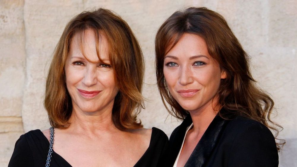 Mort de Nathalie Baye : face aux enjeux d’héritage, sa fille Laura Smet protégée par la loi française, un cadre juridique très encadré