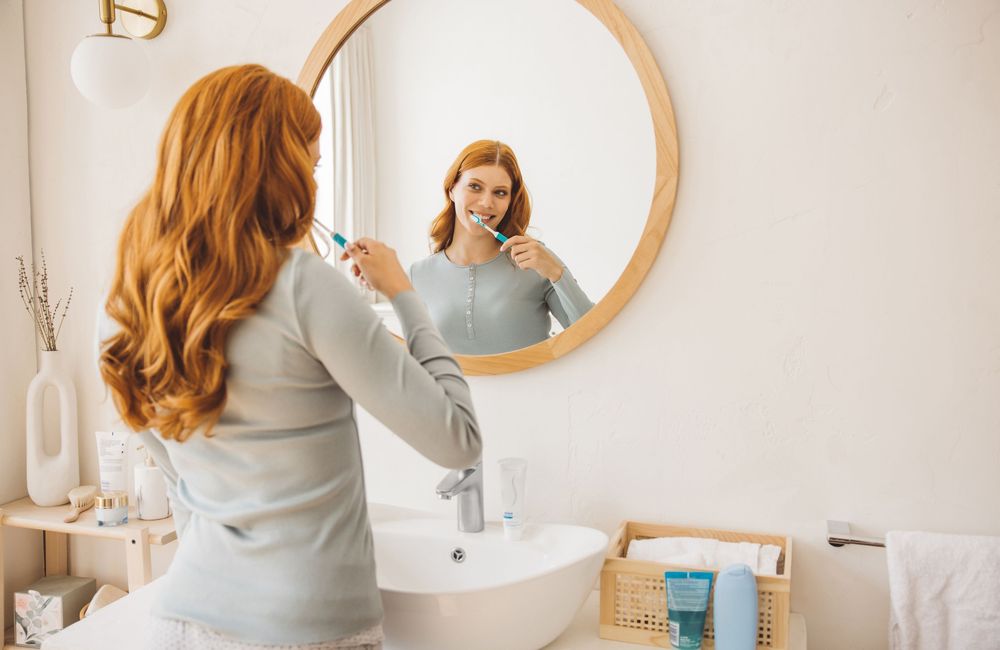Cet ingrédient bien connu des routines capillaires pourrait réparer l’émail de vos dents