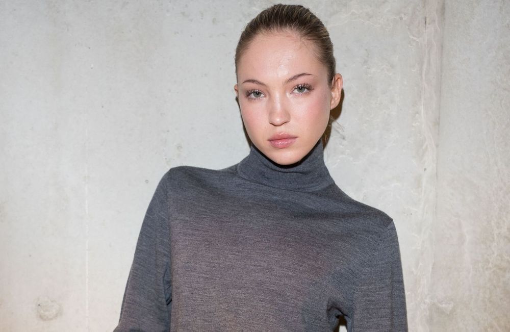 Lila Grace Moss incarne une version 100 % mode de Lara Croft au défilé Coperni