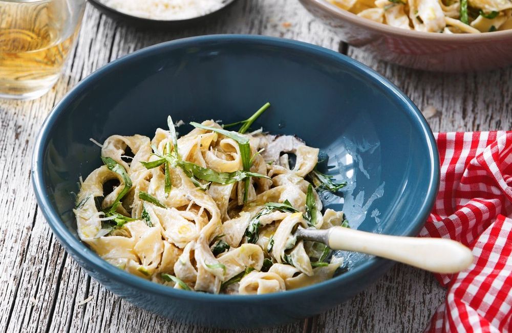 Crémeuse et ultra simple : cette recette de poireaux façon carbonara remplace mes pâtes du dimanche soir