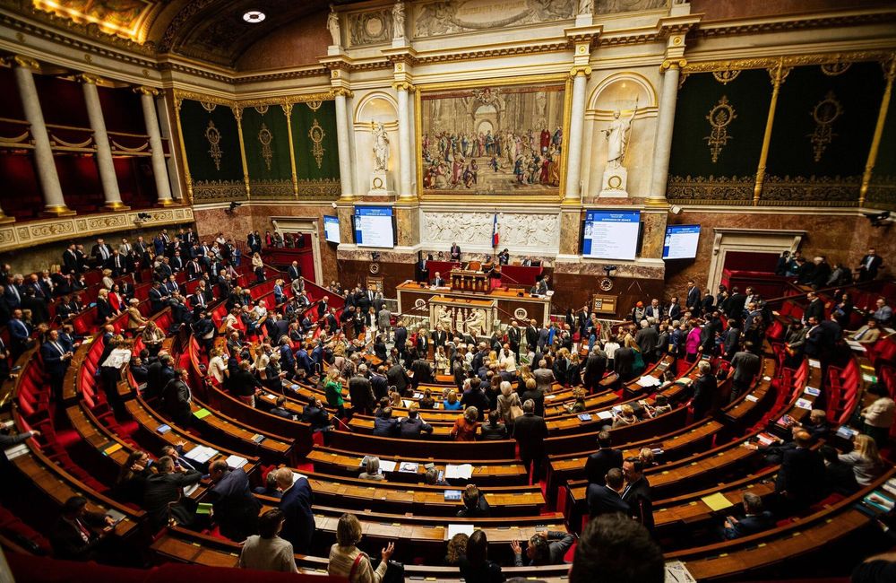 Aide à mourir : les députés suppriment la possibilité pour un proche d’administrer la substance létale