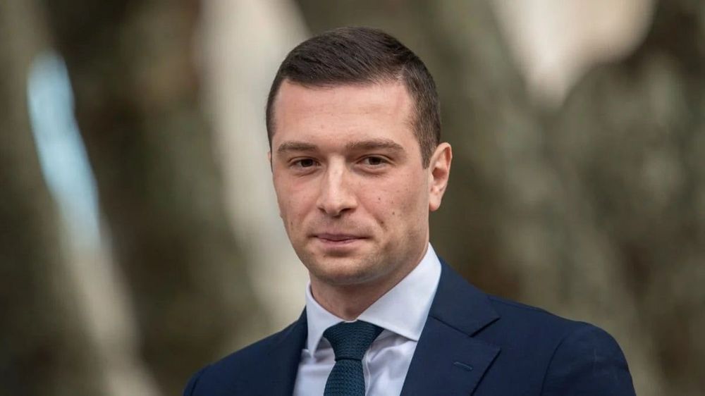 Jordan Bardella (30 ans) battu à plate couture par Florent Pagny : le chanteur sur le podium loin devant l'homme politique