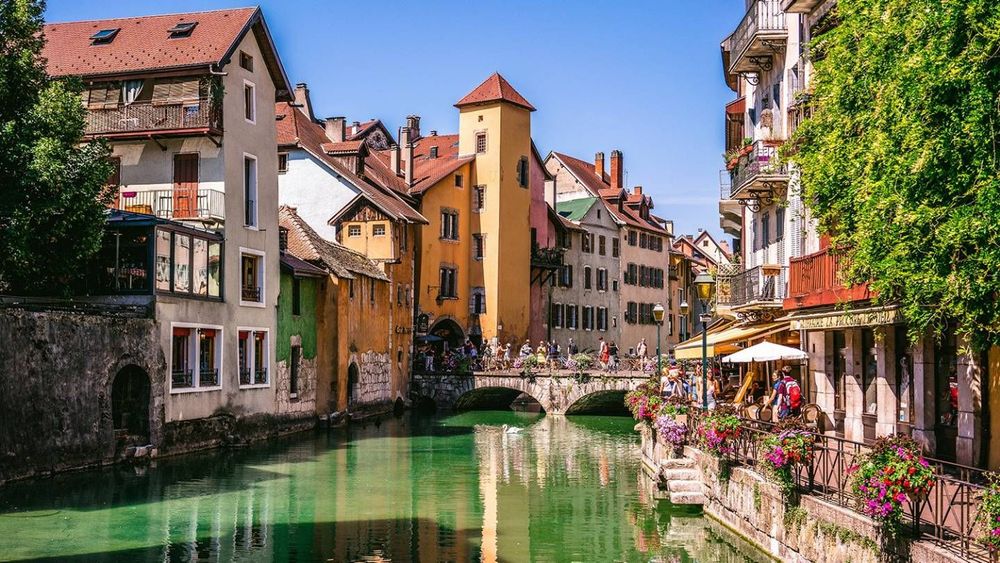 Marché immobilier à Annecy : hausse modérée des prix entre septembre et octobre 2025