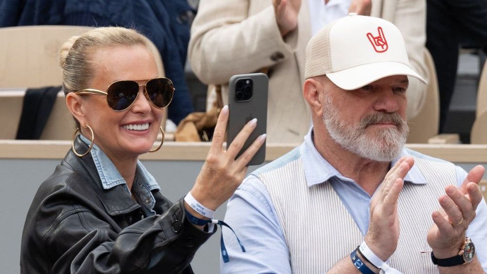 Laeticia Hallyday très intime avec Philippe Etchebest, regards complices et éclats de rire échangés