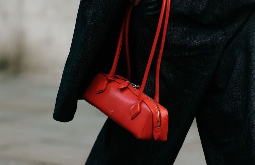 Le sac rectangle s'impose comme l'accessoire phare de la saison