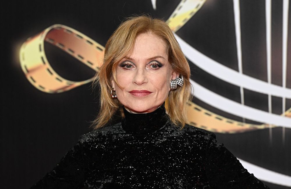 Isabelle Huppert, 70 ans, succombe à l’une des coupes de cheveux les plus en vogue du moment