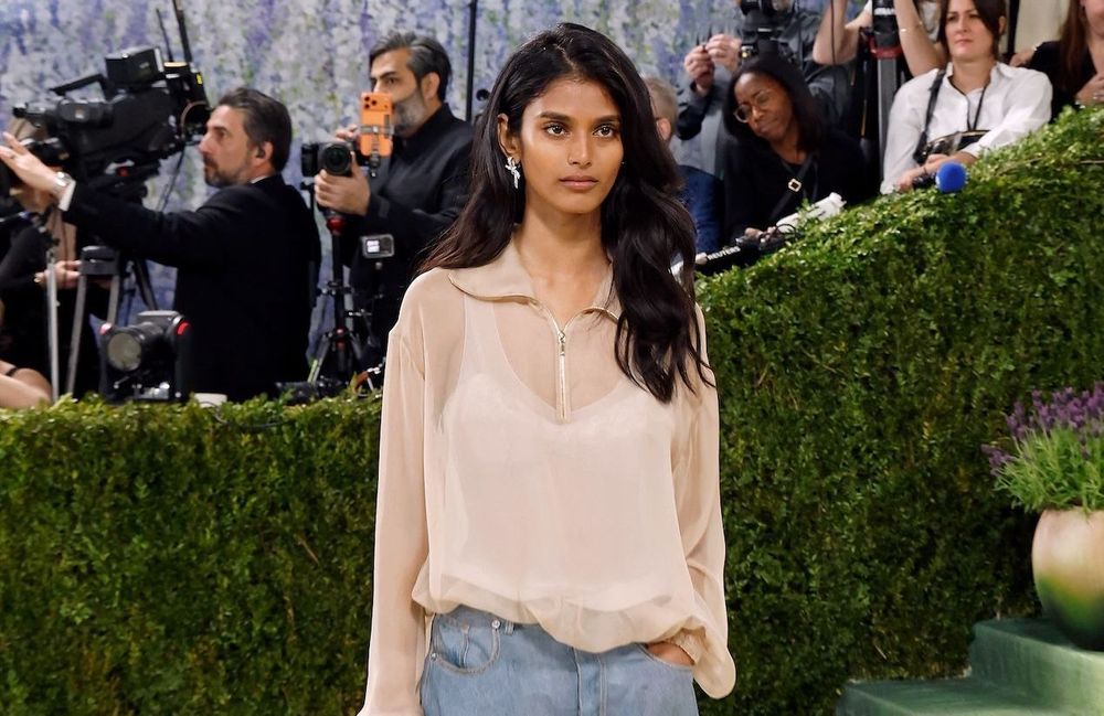 Pourquoi le jean de Bhavitha Mandava au Met Gala fait tant parler sur les réseaux sociaux ?