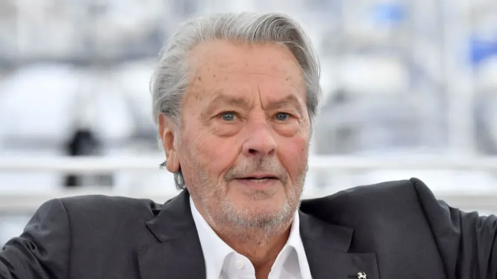 Sans pitié, la compagne d'Alain Delon accusée du pire : "Elle est allée jusqu'à…