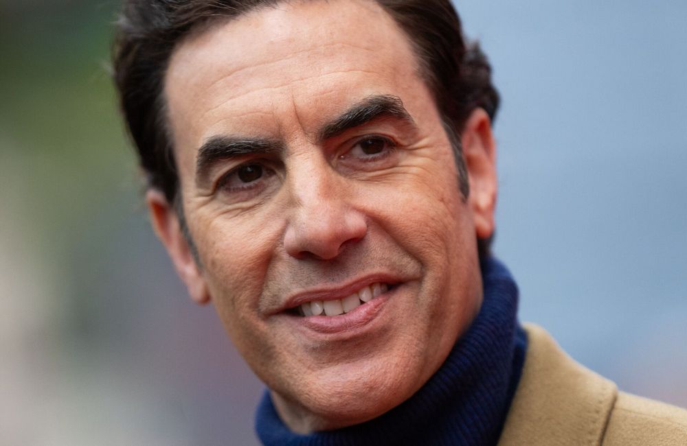 Musculation, régime et Ozempic : à 53 ans, Sacha Baron Cohen apparait métamorphosé