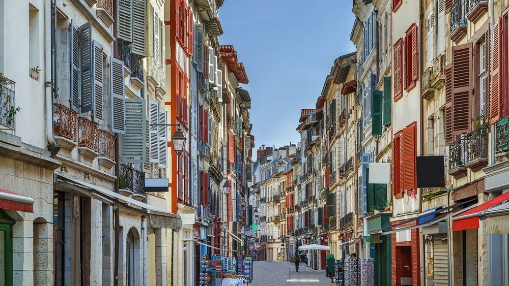 Marché immobilier à Bayonne : hausse modérée des prix en novembre 2025