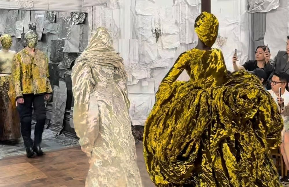 Pourquoi les mannequins du défilé haute couture Maison Margiela portaient-ils tous un masque ?