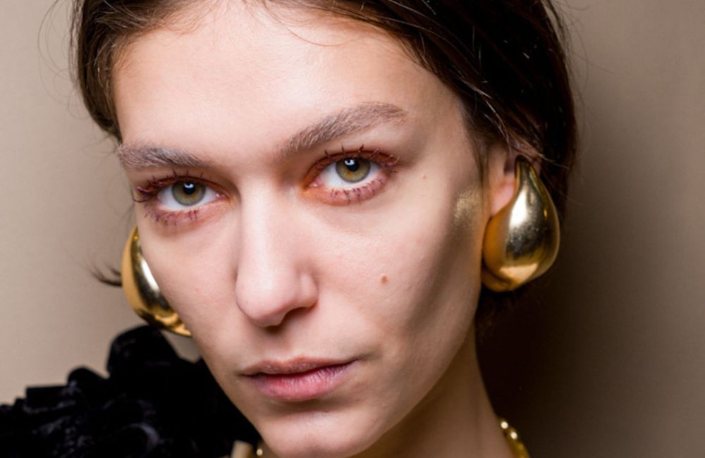 Ces produits malins préparent la peau au maquillage tout en la protégeant des UV