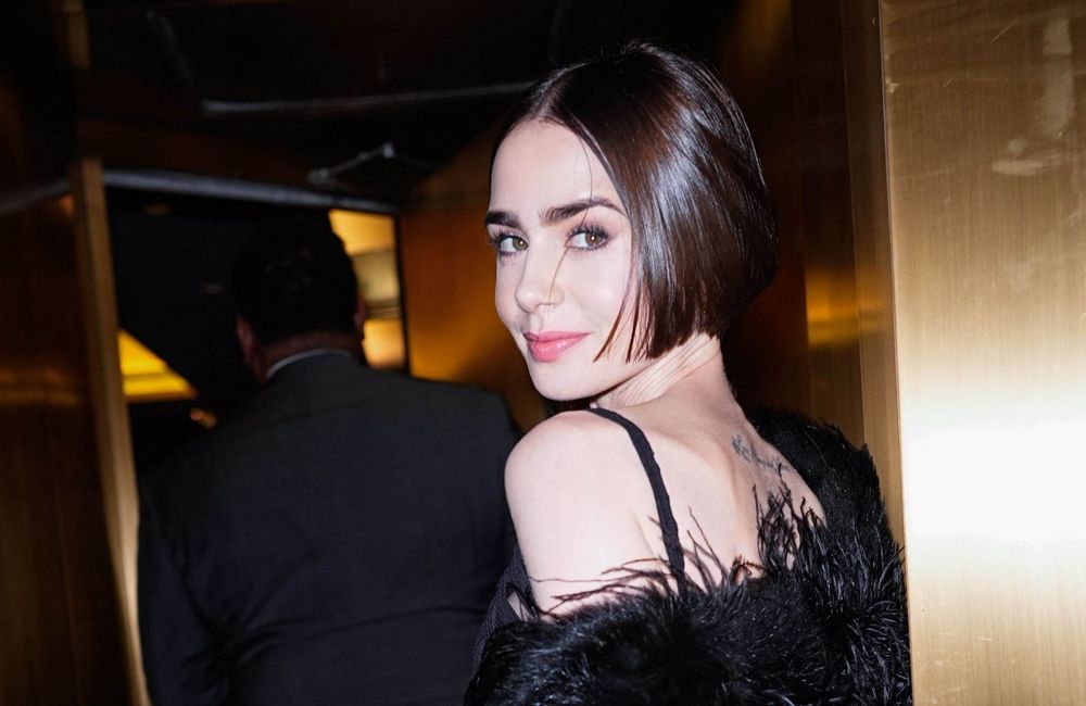 Lily Collins raccourci son carré pour la promotion d’Emily in Paris et c’est très chic