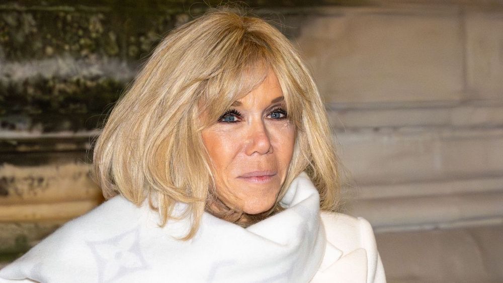 Brigitte Macron métamorphosée : sa nouvelle couleur de cheveux la rajeunit de 10 ans