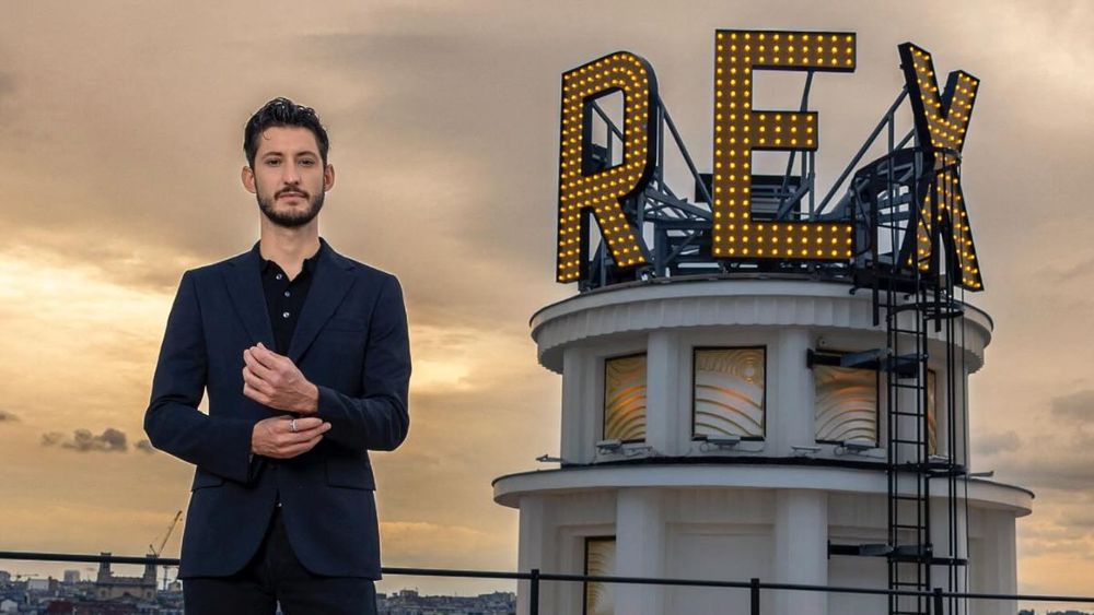 Pierre Niney jugé "médiocre", Benjamin Castaldi prend sa défense en direct