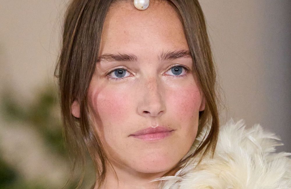 « Watercolor blush « : le geste make-up qui va dominer l’automne