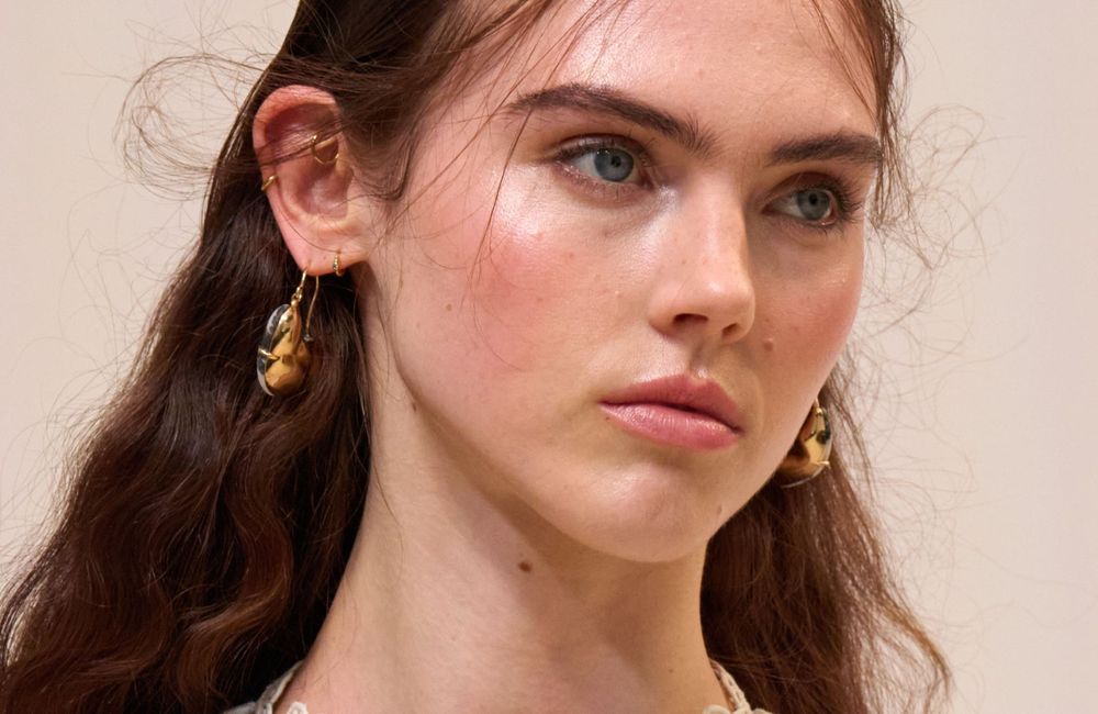 Cette astuce est le hack ultime pour corriger du blush mal placé
