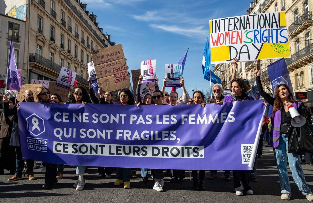Violences faites aux femmes : ces associations appellent François Bayrou à « sanctuariser » les financements
