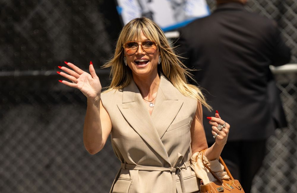 Heidi Klum : à 52 ans elle rayonne au naturel avec une nouvelle frange et zéro maquillage