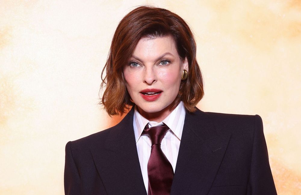 « Je ne me reconnaissais plus » : Linda Evangelista revient sur les séquelles psychologiques de son intervention esthétique ratée