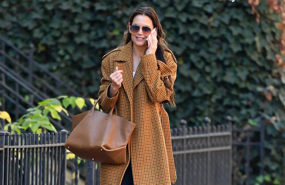 Katie Holmes choisit cette pièce controversée pour remplacer le jean