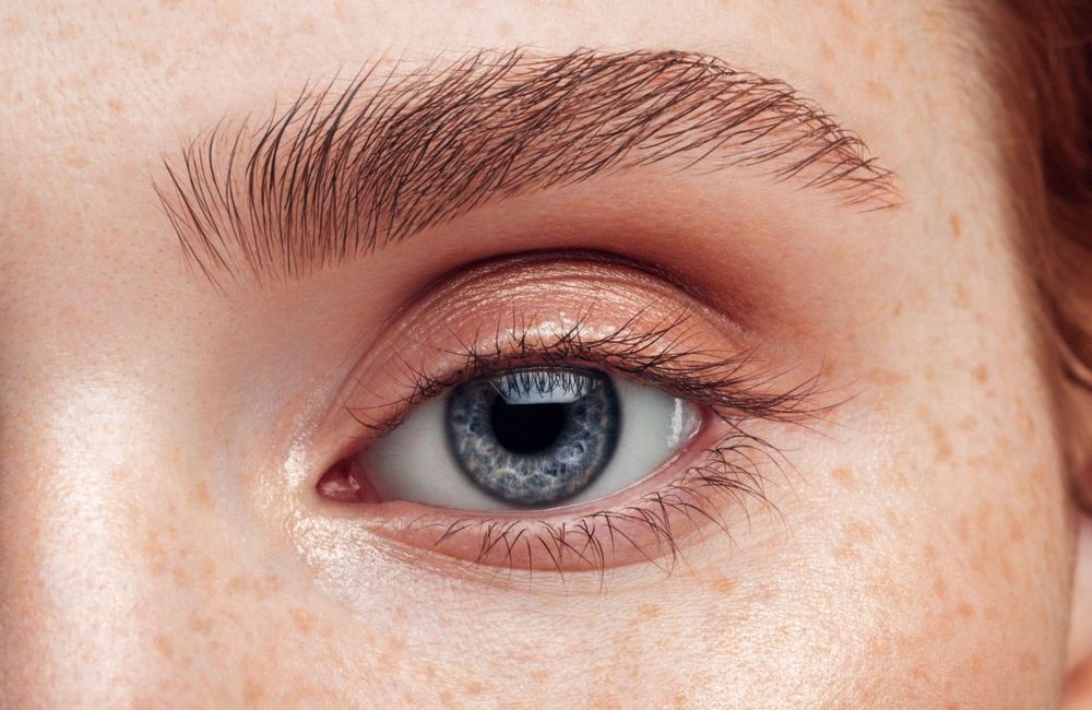 Qu’est-ce que le micrograyling, la nouvelle technique de maquillage semi-permanent pour nos sourcils ?