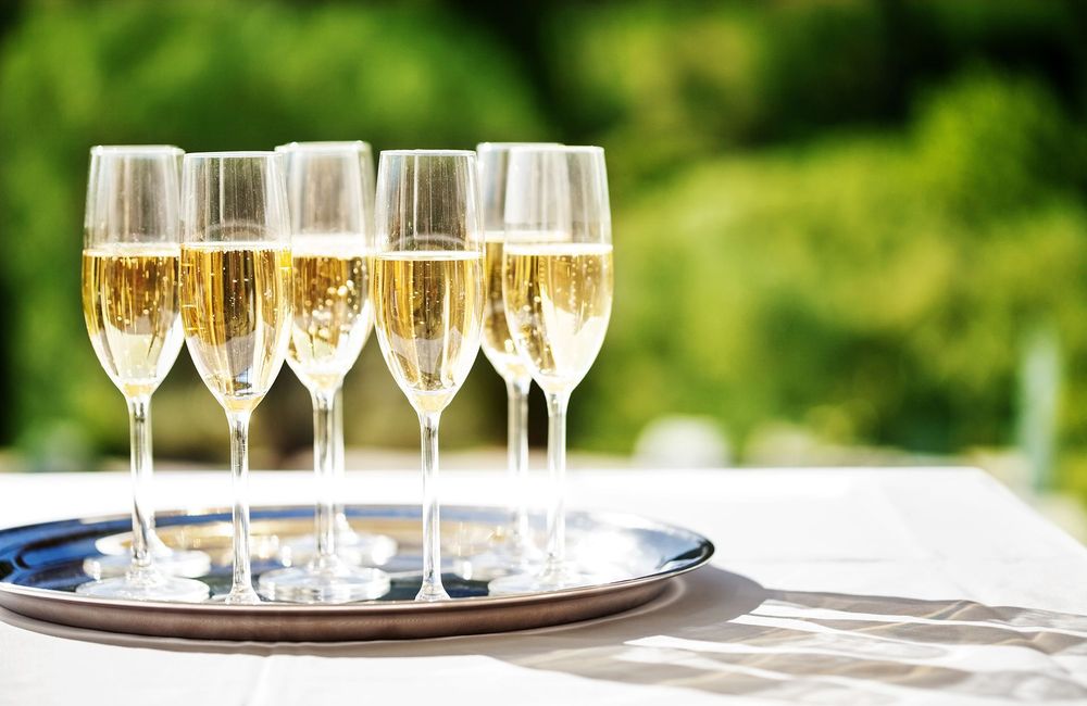 Menu de mariage : à quel moment du repas faut-il servir le champagne ?