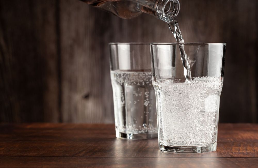 L’eau gazeuse hydrate-t-elle autant que l’eau plate ?