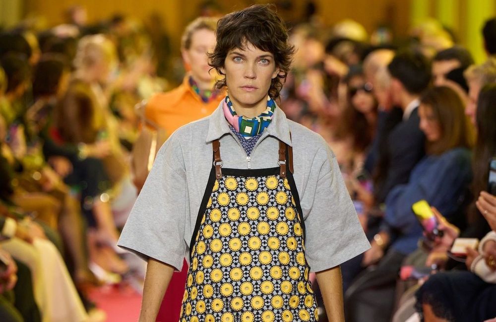 Qu’est-ce que le dressing paradoxal, cette règle stylistique qui va s’imposer en 2026 ?