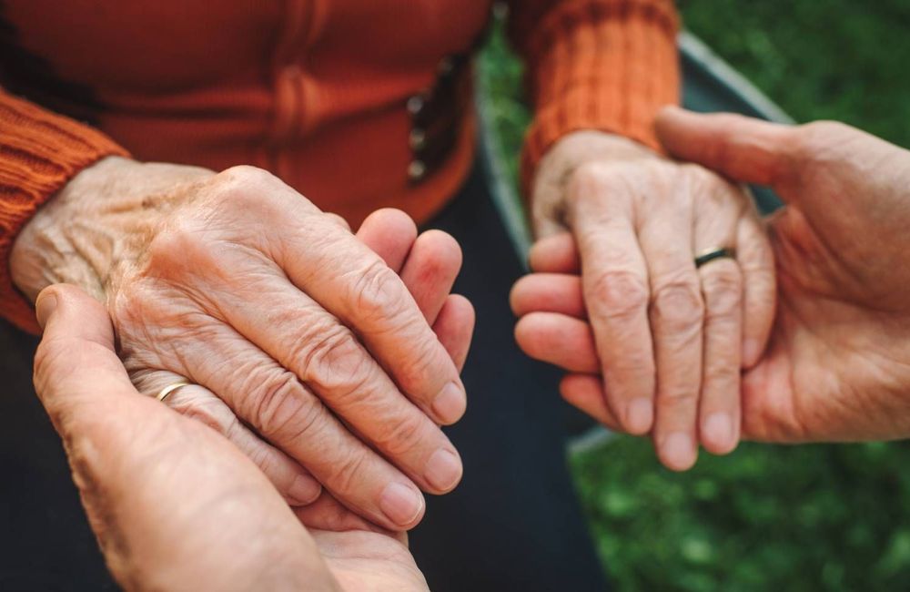 Pour sa nouvelle campagne, France Alzheimer donne la parole aux malades et à leurs proches