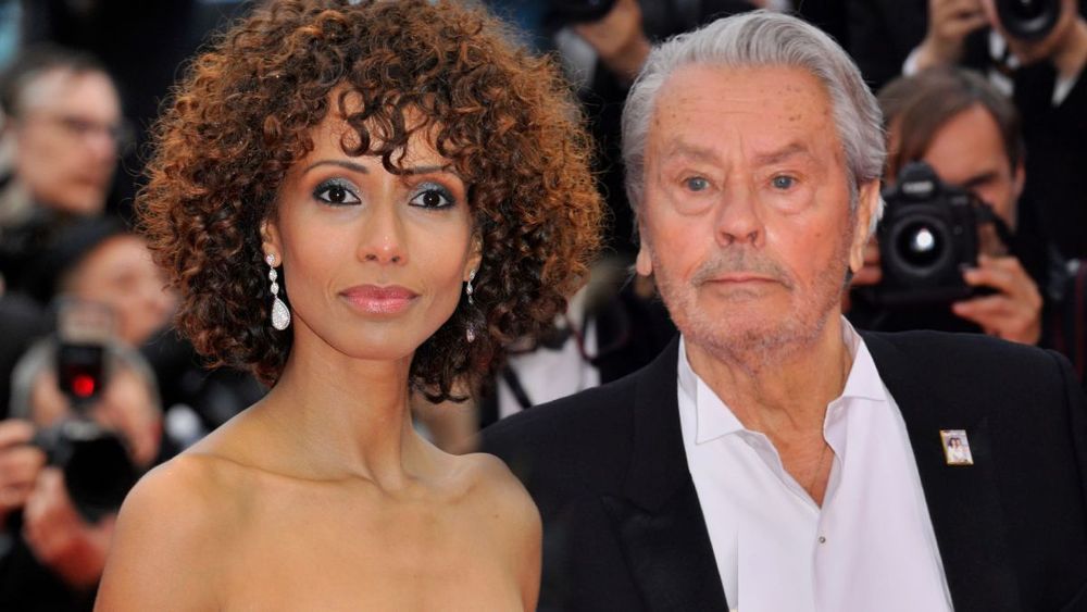 Sonia Rolland cash sur l’attitude d’Alain Delon envers elle : « Au dîner, il m’a…