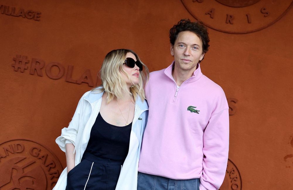 Le chanteur Raphaël se livre sur sa vie de famille avec Mélanie Thierry